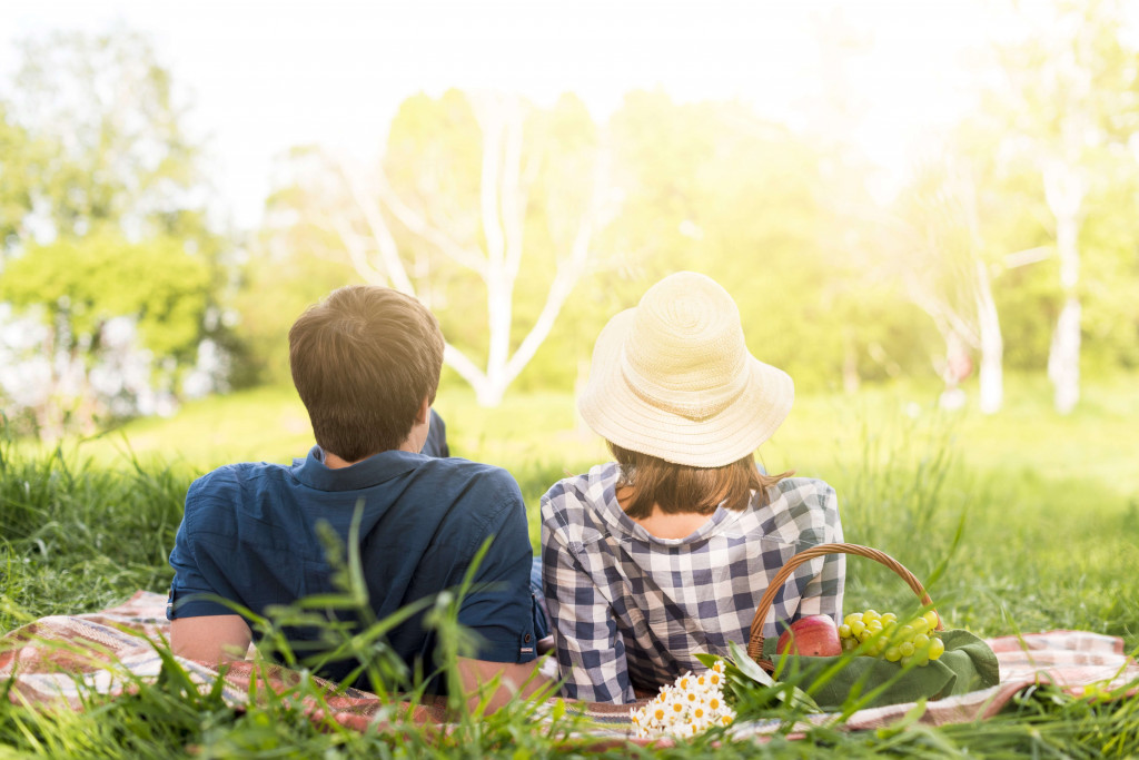 couples visiting where they first met