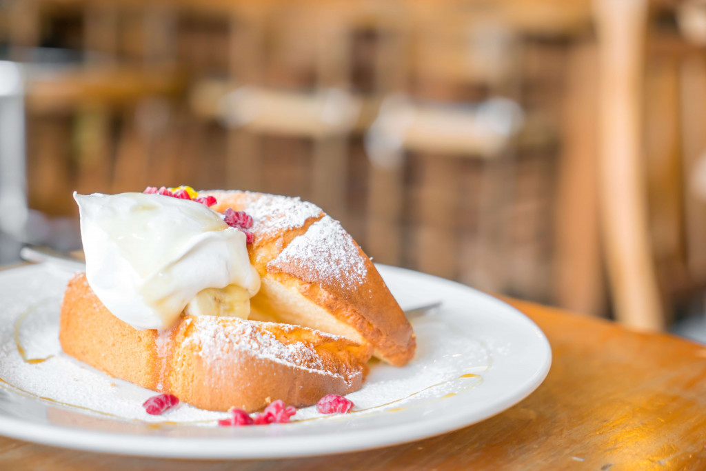 sponge cake in plate