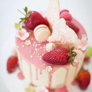 Strawberry-Drip-Cake