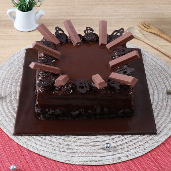 One Kg Chocolate Kitkat Square Cake 