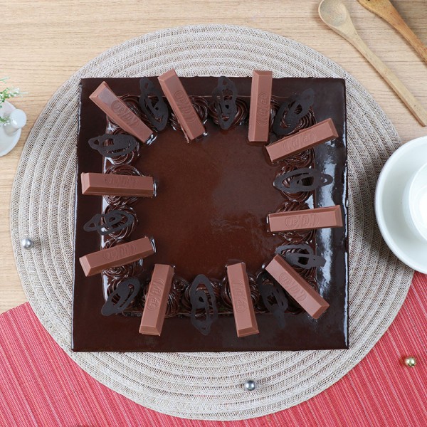 Chocolate Cake Decorated with Kitkat