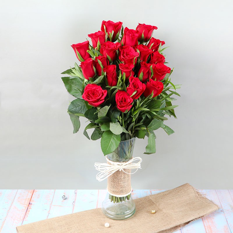 20 Red Roses in a Glass Vase