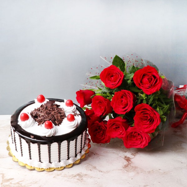 10 Red Roses Bunch with Half Kg Black Forest Cake
