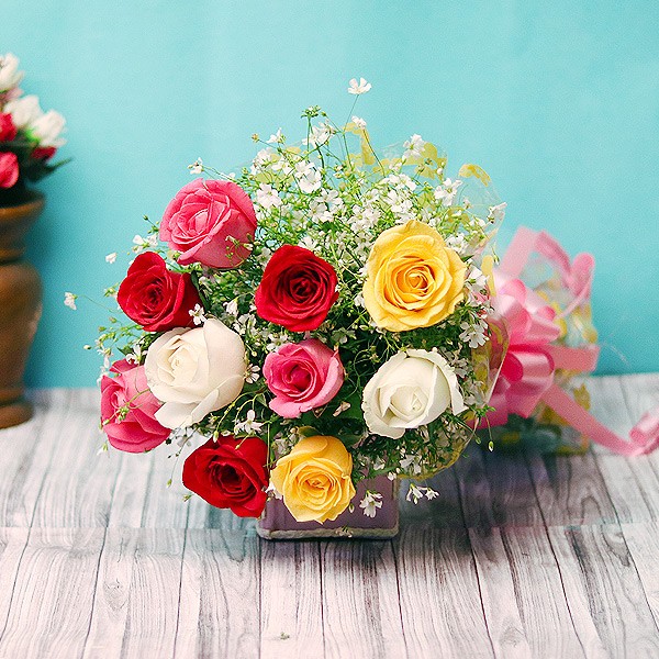 10 Mixed Roses Bunch in Cellophane Packing