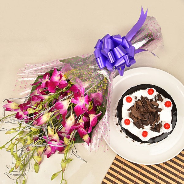 6 Purple Orchids Bouquet and Half Kg Black Forest Cake