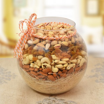 A Round Glass Vase containing Almonds (250 gms), Raisin (250 gms), Cashews Nuts (250 gms), Pista (250 gms)
