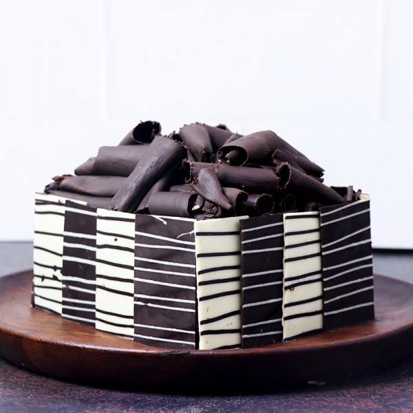 Send Eggless Cakes to Chennai Online from FNP