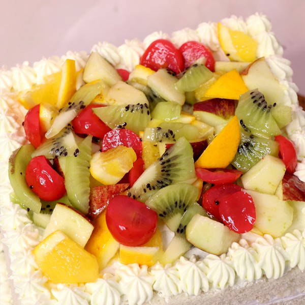 Half Kg Pineapple Cake Topped with Fresh Fruits