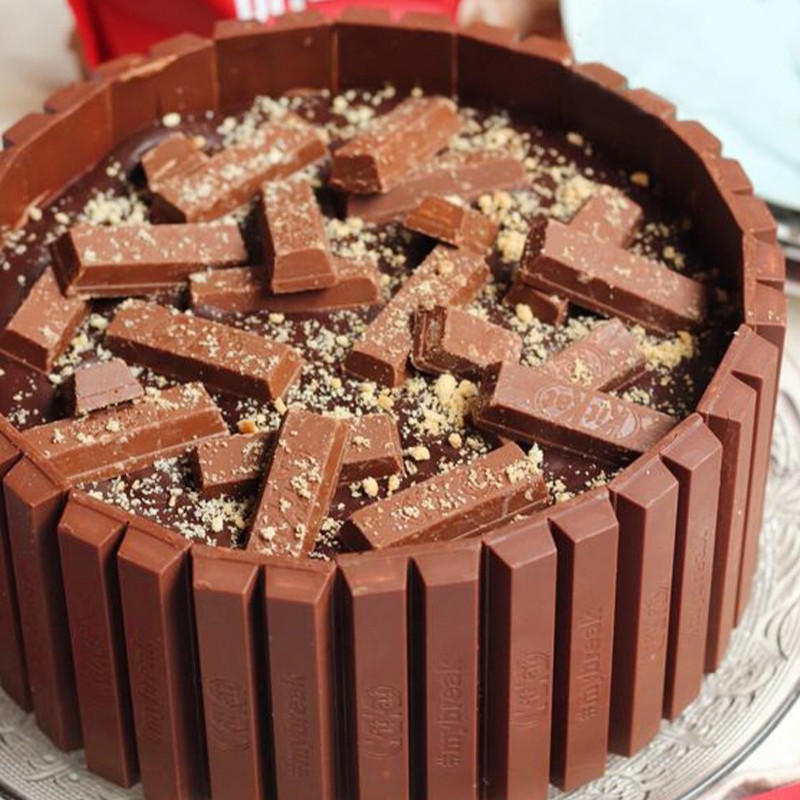 Half Kg KitKat Chocolate Cream Cake