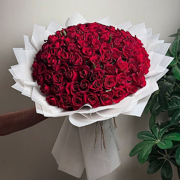 100 Red Roses Bouquet