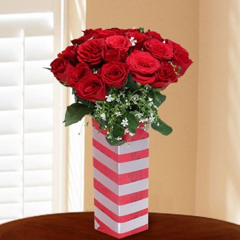 15 Red Roses in Square Glass Vase