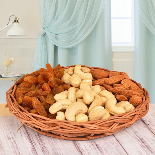 A Basket containing Almonds (100 gms), Cashew Nuts (100 gms) and Raisins (100 gms)