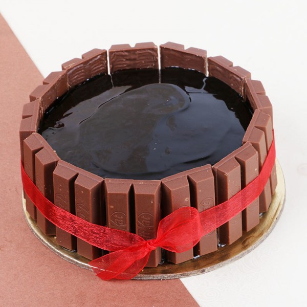 Half Kg KitKat Chocolate Cream Cake