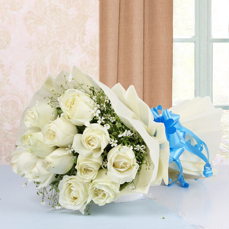 12 White Roses in White Paper