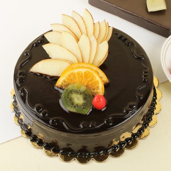 Half Kg Chocolate Cream Cake decorated with Fresh Fruits at the top