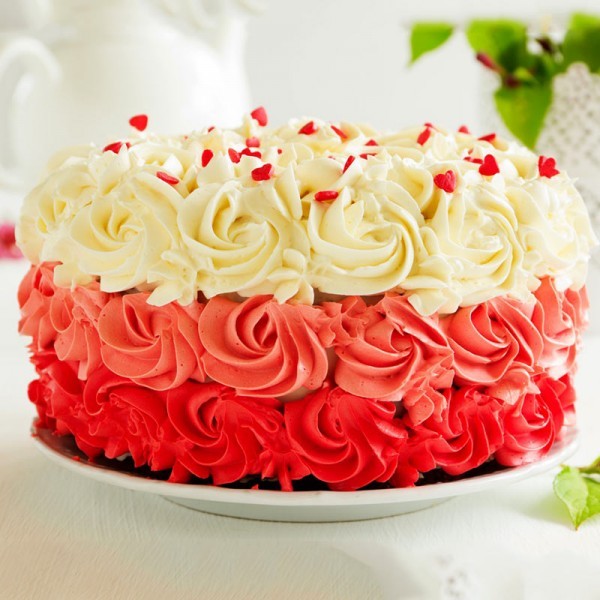 Half Kg Rose Designer Vanilla Cream Cake