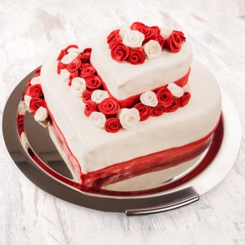 2 Tier Vanilla and Strawberry Fondant Cake