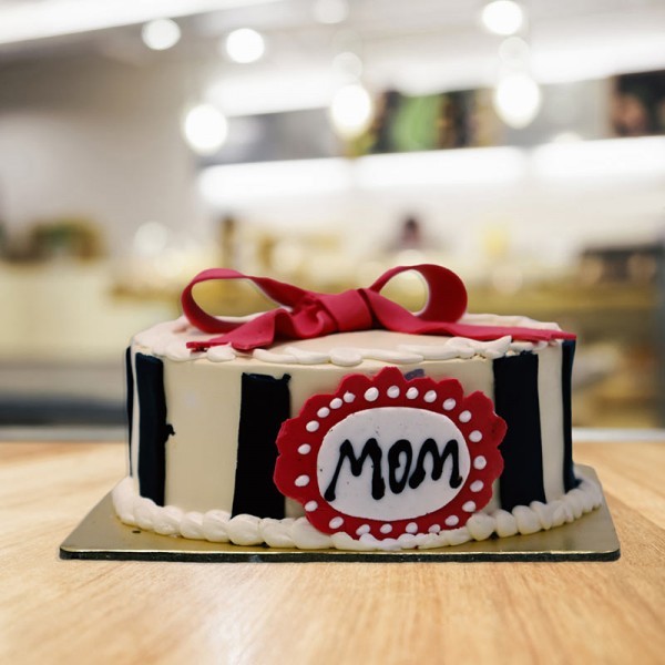 Half Kg Fondant Theme Vanilla Cake for Mom