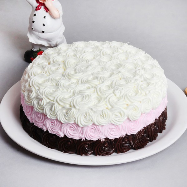 Half Kg Designer Rose Vanilla Cream Cake 
