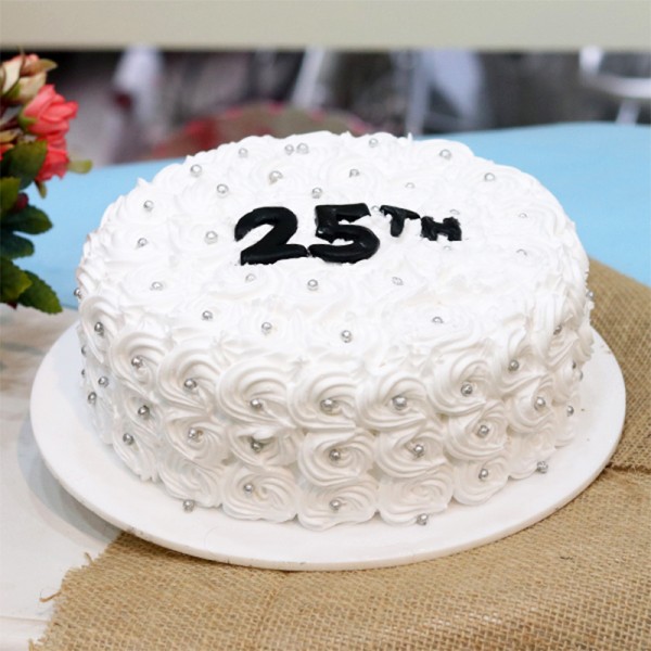 Half Kg White Rose Vanilla Designer Cream Cake 