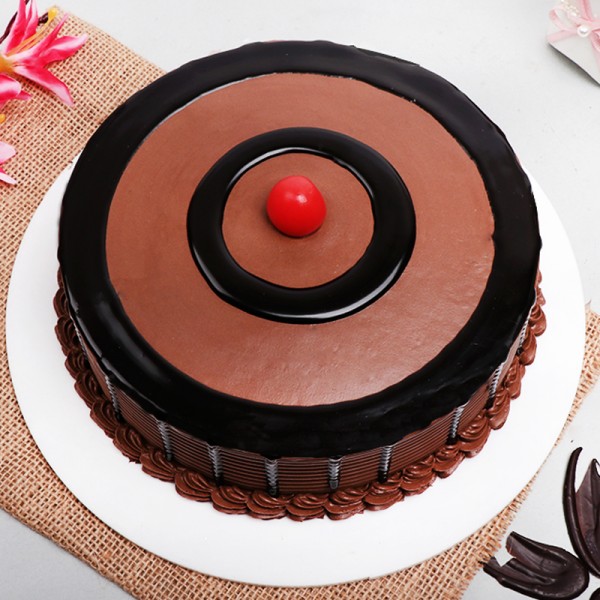 Designer Round Chocolate Cake