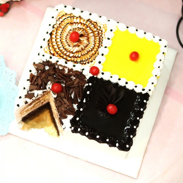 Square Shape 4 in 1 flavour cake!