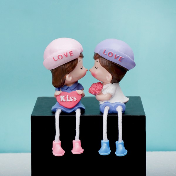 Kissing Couple Doll Set