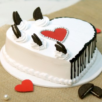 One Kg Heart Shape Vanilla Oreo Designer Cake