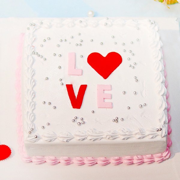 Half Kg Love Theme Vanilla Cream Cake