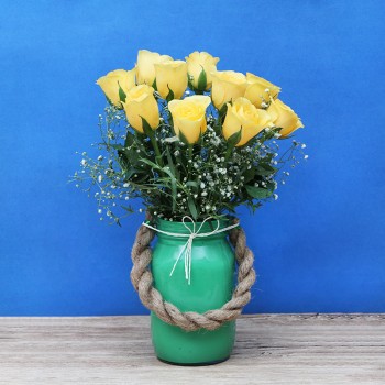 10 Yellow Roses in Glass Vase