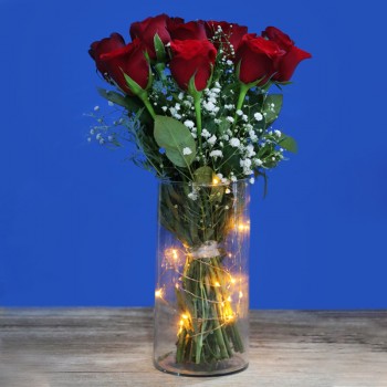 10 Red Roses in Glass Vase