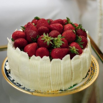 Strawberry Cake by La Petite Bakery