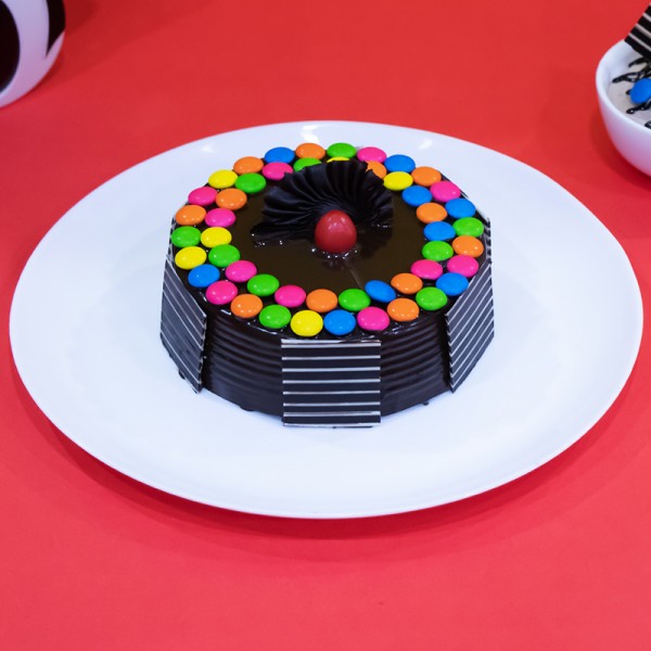 Tempting Chocolate Kitkat Gems Cake | Yummy cake