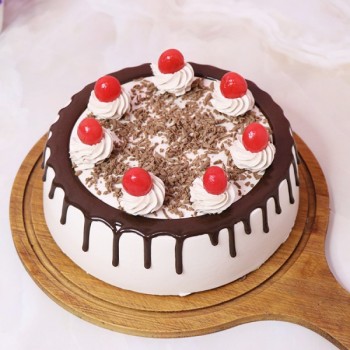 1/2 Kg Eggless Black Forest Cake