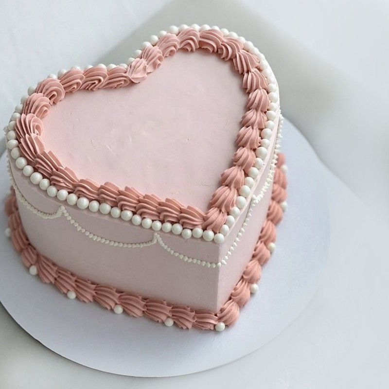 Half Kg Eggless Heart Shape Chocolate Cake