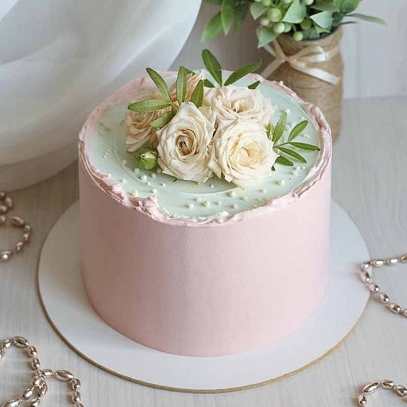 Half Kg White Rose Vanilla Designer Cream Cake 