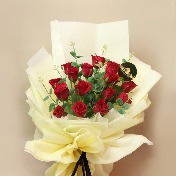 15 Red Roses