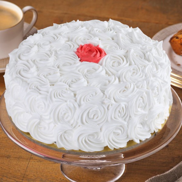 Half Kg Designer Rose Vanilla Cream Cake 