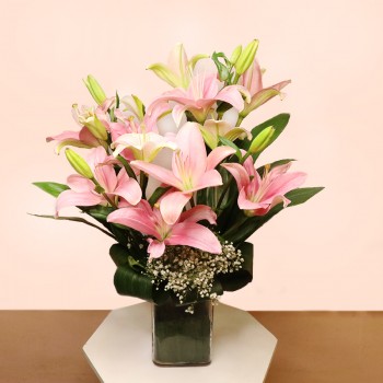 3 Pink Pink Oriental Lilies with 2 White Oriental Lilies in Square Glass Vase 