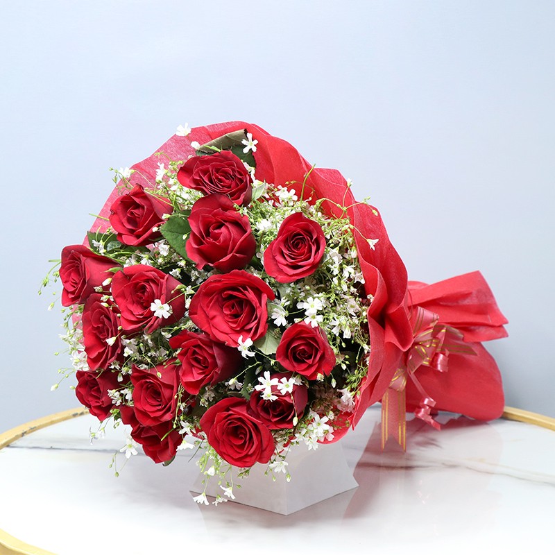 15 Red Roses