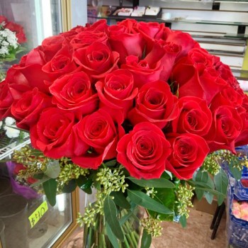 50 Red Roses in a Glass Vase