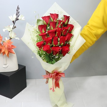 20 Red Roses in special paper