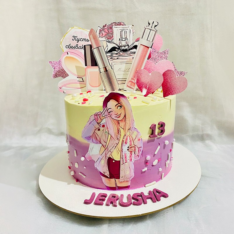 Makeup Lovers Dream Cream Cake