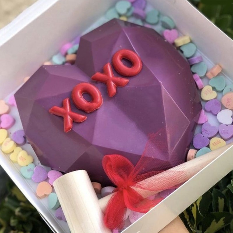 XOXO Pinata Cake
