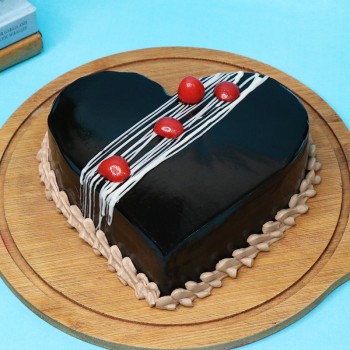 Half Kg Eggless Heart Shape Chocolate Cake